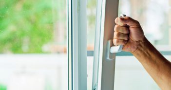 Как подготовить пластиковые окна к зиме: мытьё, регулировка, утепление Как подготовить пластиковые окна к зиме: мытьё, регулировка, утепление
