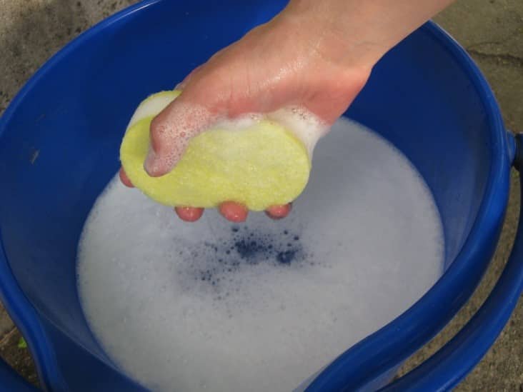 Мыльный раствор | Чем и как отмыть водоэмульсионную краску