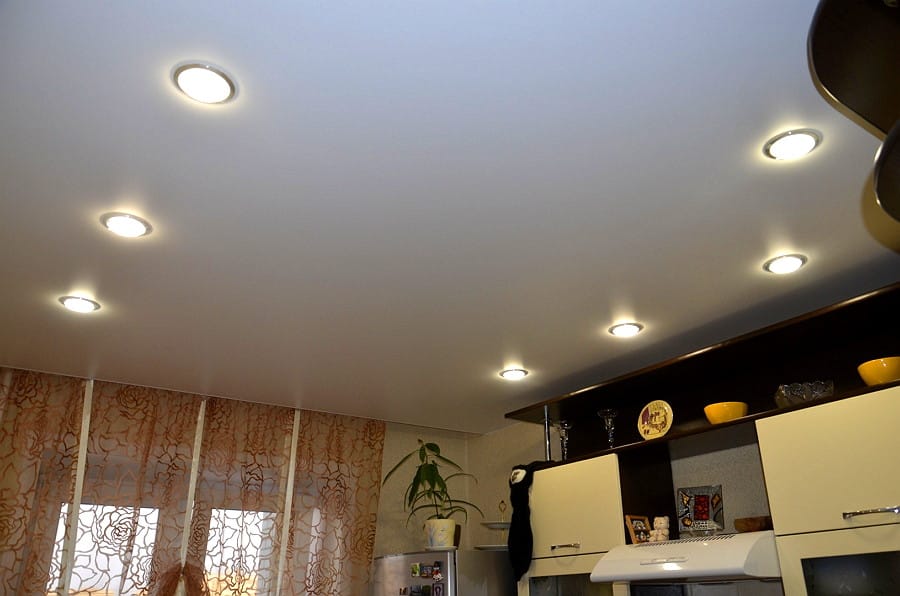 Виды гипсокартонных потолков | Короб из гипсокартона на потолке под натяжной потолок