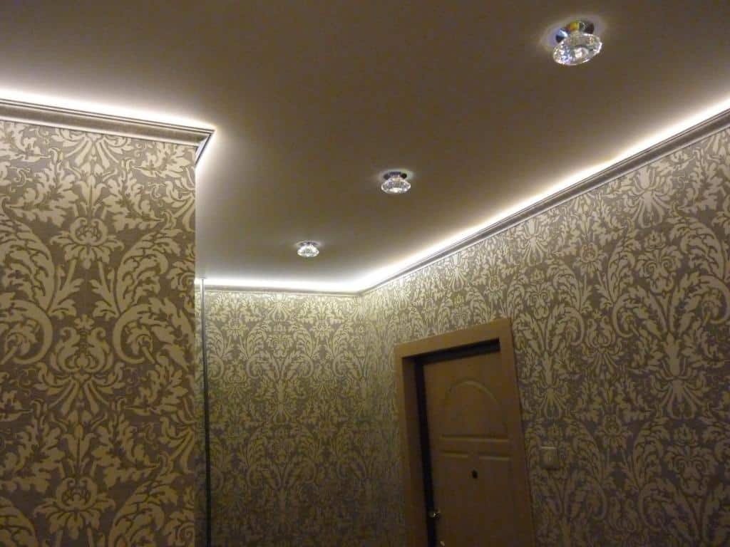 Краткая характеристика светодиодных лент | Светодиодная лента под натяжным потолком