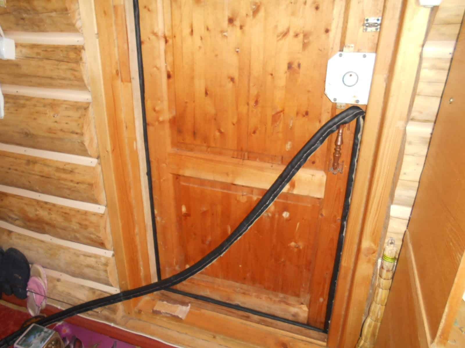 Как утеплить входную деревянную дверь | Как утеплить дверь в частном доме: металлическую, деревянную, пластиковую, утепление своими руками